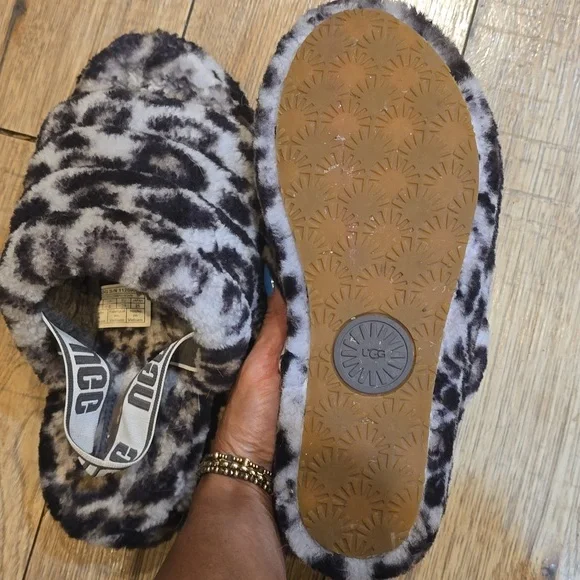 Ugg Slippers - Picture 3 of 4